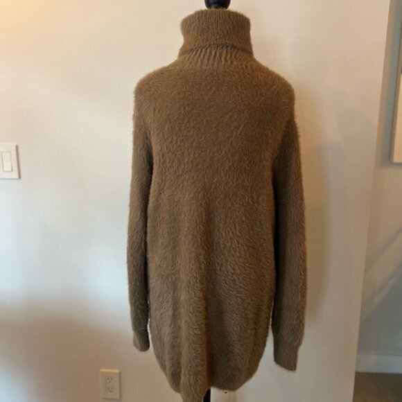 Zara Fuzzy Oversized Turtleneck - Picture 2 of 10